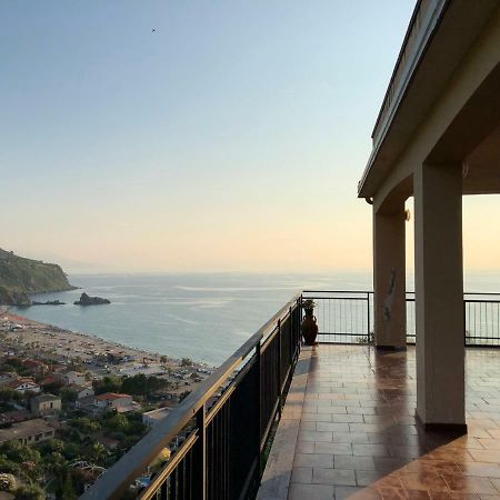 La Terrazza Sul Mare Lägenhet Palmi Exteriör bild