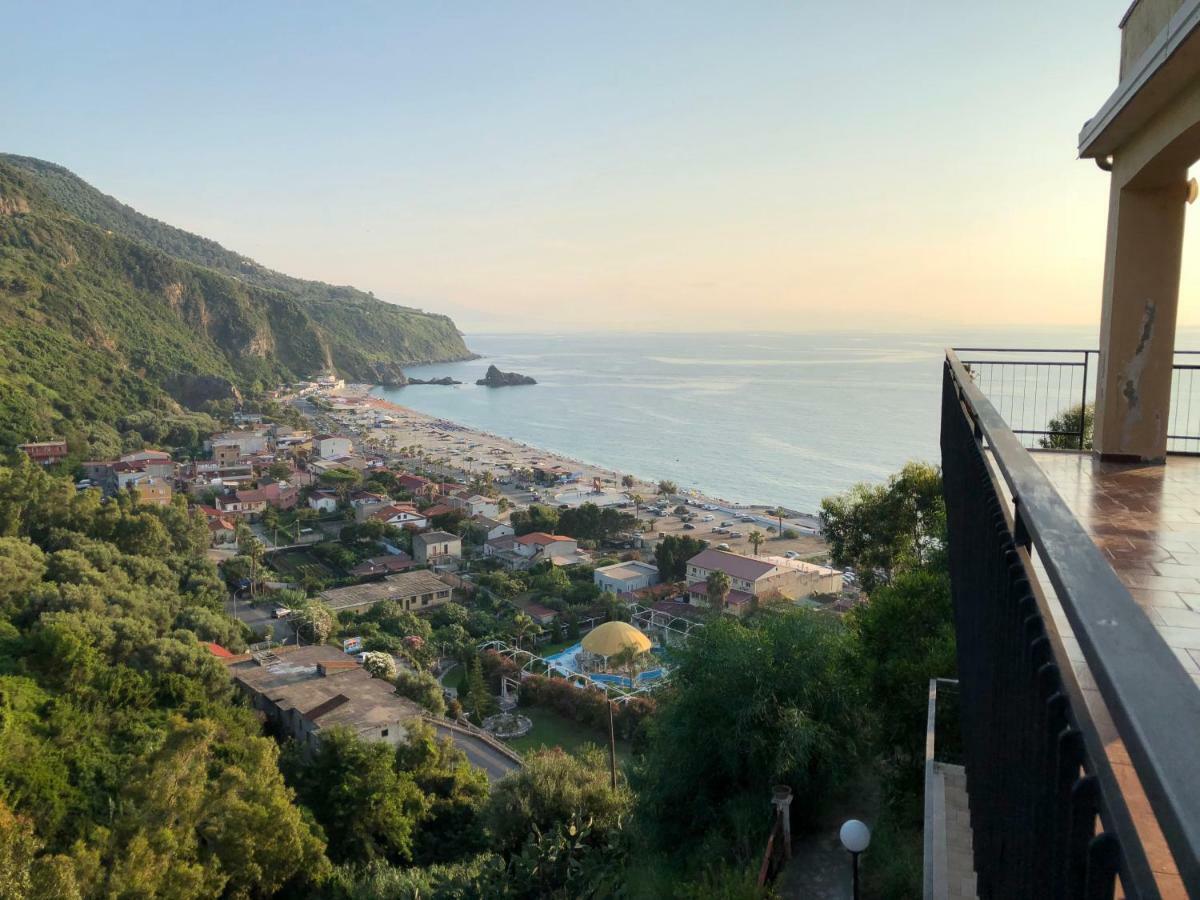 La Terrazza Sul Mare Lägenhet Palmi Exteriör bild