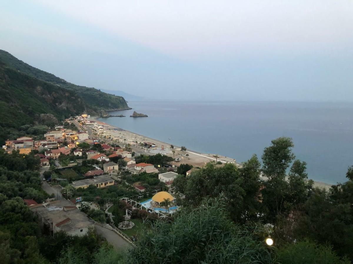 La Terrazza Sul Mare Lägenhet Palmi Exteriör bild