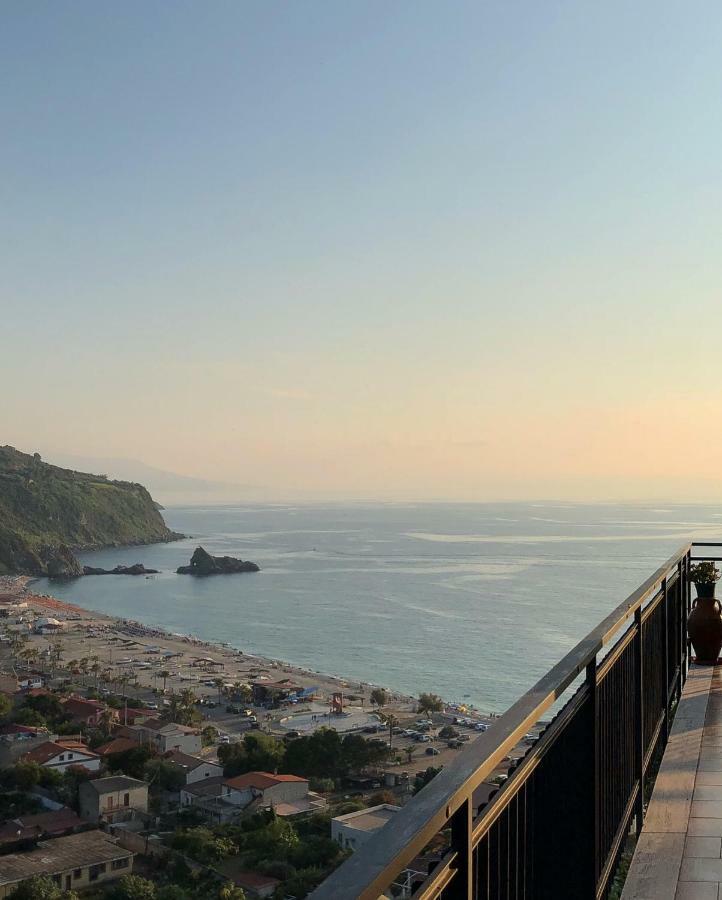 La Terrazza Sul Mare Lägenhet Palmi Exteriör bild