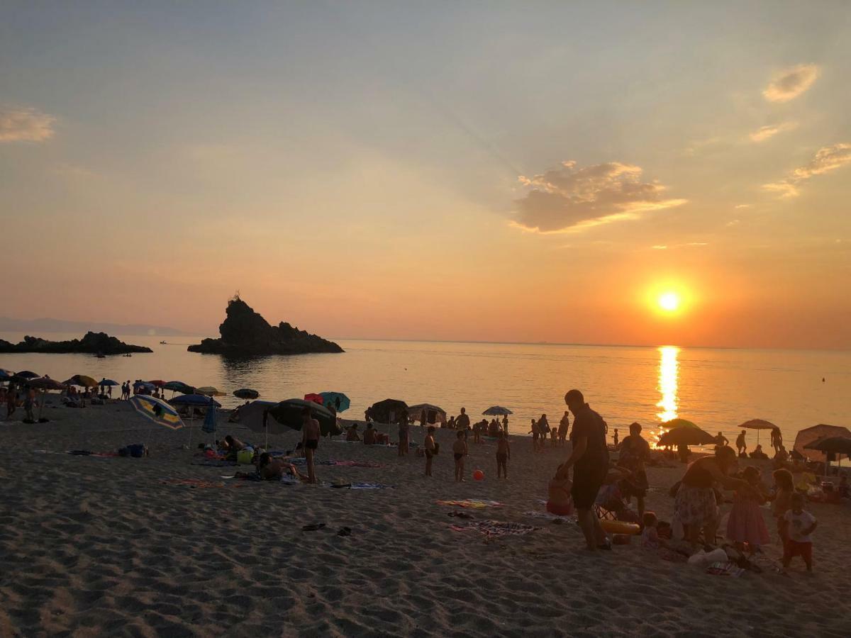 La Terrazza Sul Mare Lägenhet Palmi Exteriör bild