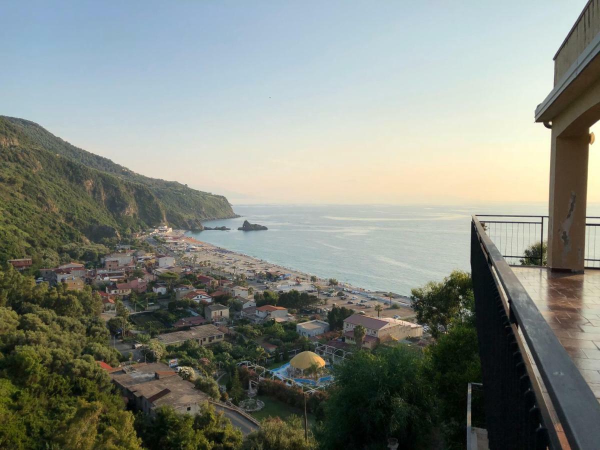 La Terrazza Sul Mare Lägenhet Palmi Exteriör bild